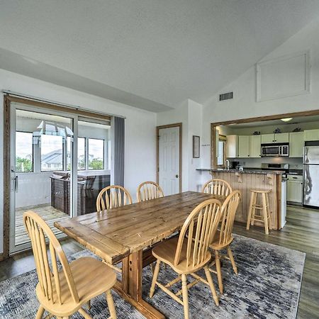 Avon Home On The Channel With Hot Tub And Deck! Buitenkant foto